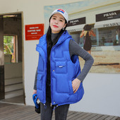 Jesensko-zimski prsluk s kapuljačom i džepom