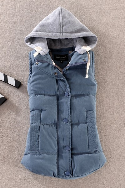 Vesta de dama cu gluga, nasturi si fermoar