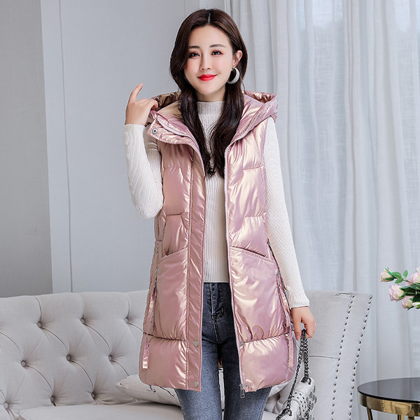 Moteriška laisvalaikio liemenė su gobtuvu