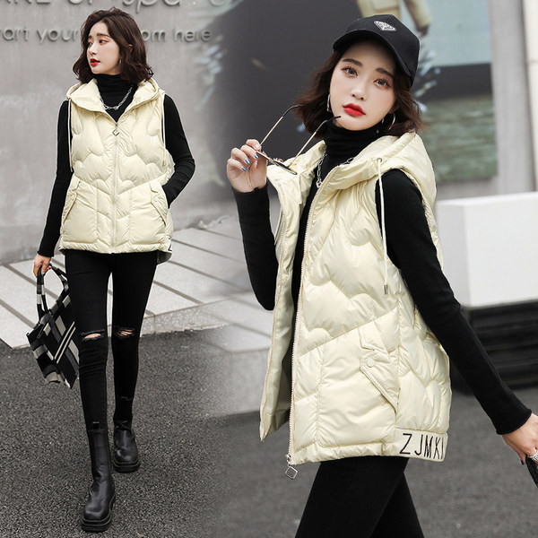 Női mellény kapucnival és fűzős különböző színekben