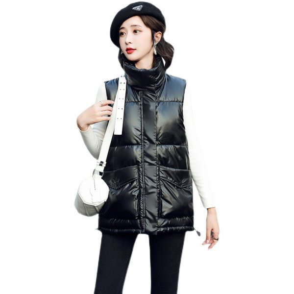 Stílusos női mellény magas gallérral és zsebbel, új modell