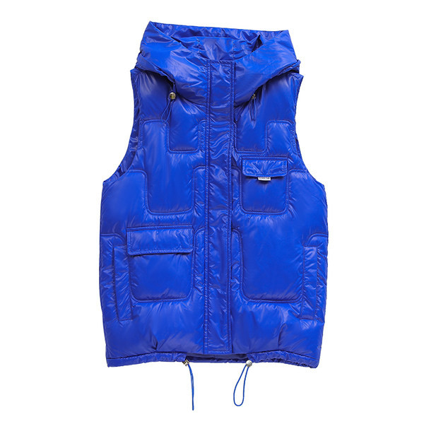 Įprasta moteriška liemenė su gobtuvu ir kišene