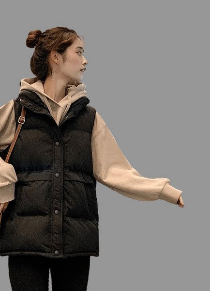 Vestă de damă model larg cu guler înalt și închidere cu fermoar și nasturi