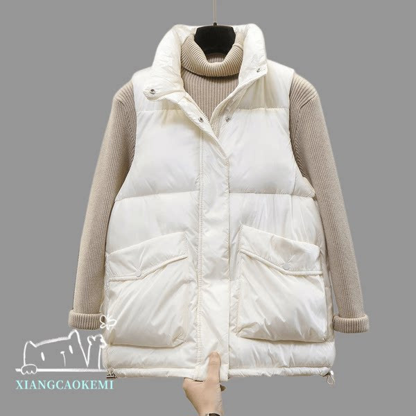 Įprasta moteriška liemenė su kvadratinėmis kišenėmis