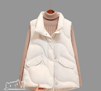 Vesta de dama model nou cu guler inalt si inchidere cu fermoar si nasturi