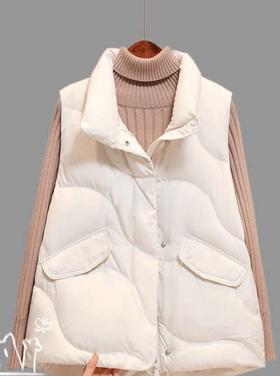 Vesta de dama model nou cu guler inalt si inchidere cu fermoar si nasturi