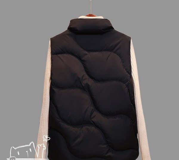 Vesta de dama model nou cu guler inalt si inchidere cu fermoar si nasturi