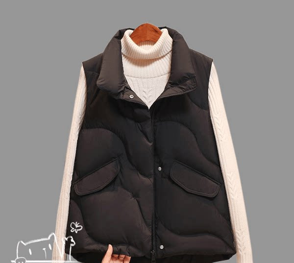 Vesta de dama model nou cu guler inalt si inchidere cu fermoar si nasturi