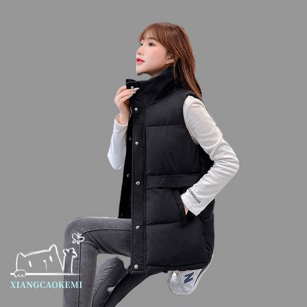 Ženski prsluk s kopčanjem na gumbe i džepom