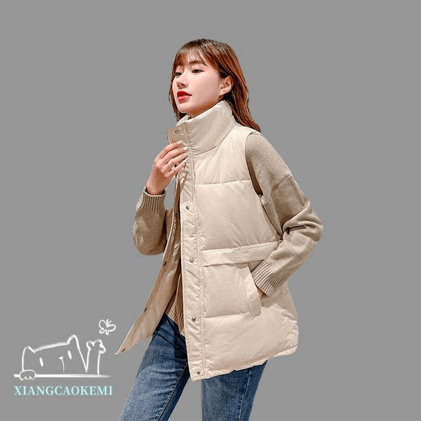 Ženski prsluk s kopčanjem na gumbe i džepom