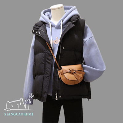 Vienspalvė moteriška liemenė su užtrauktuku ir kišene