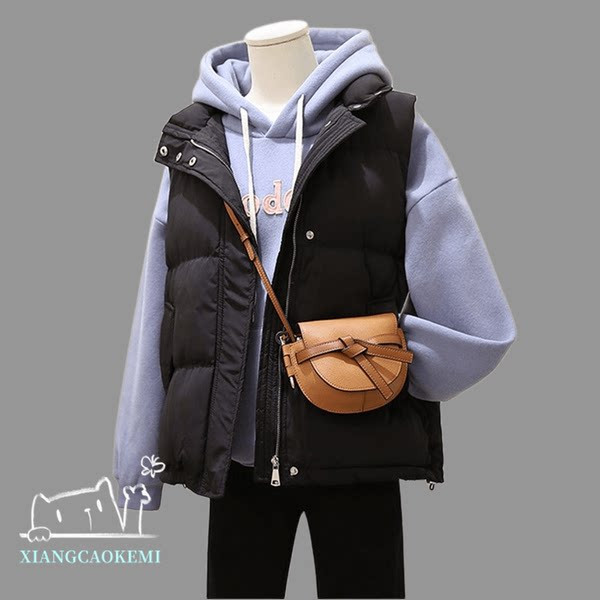 Vienspalvė moteriška liemenė su užtrauktuku ir kišene