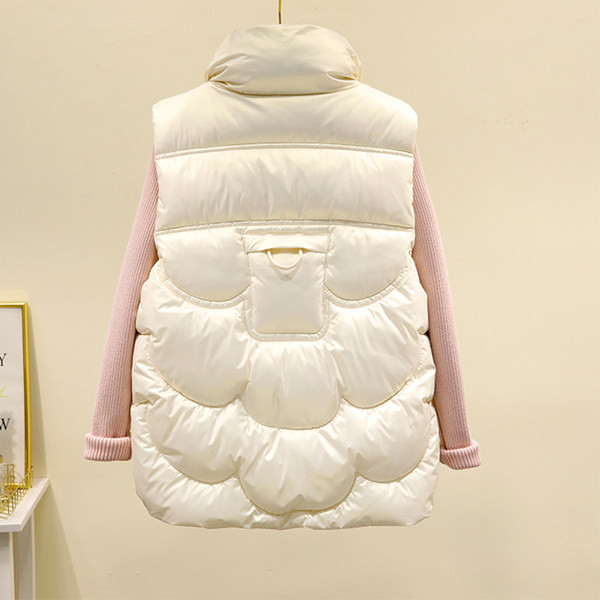 Moteriška liemenė aukšta apykakle ir kišenėmis