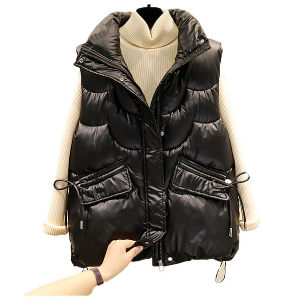 Moteriška liemenė aukšta apykakle ir kišenėmis