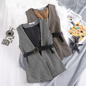 Vestă în carouri de damă modernă cu decolteu în V