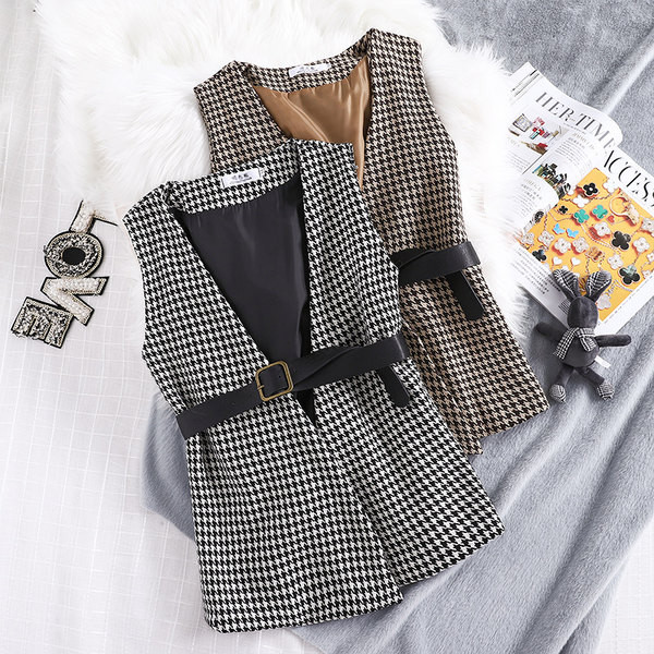 Vestă în carouri de damă modernă cu decolteu în V