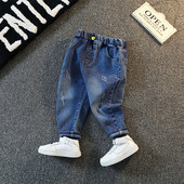 Gyermek farmernadrág gombbal és zsebbel