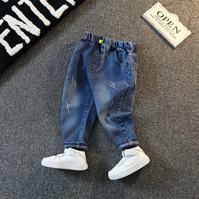 Gyermek farmernadrág gombbal és zsebbel