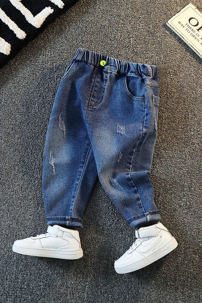 Gyermek farmernadrág gombbal és zsebbel