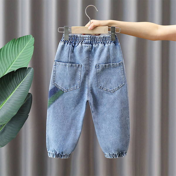 Rudeniniai berniukų džinsai su kaklaraiščiu ir kišene