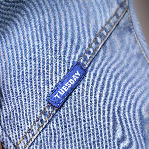 Rudeniniai berniukų džinsai su kaklaraiščiu ir kišene