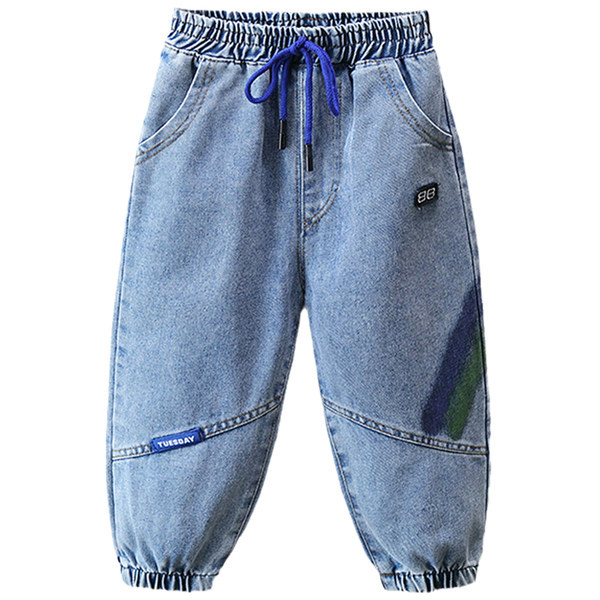 Rudeniniai berniukų džinsai su kaklaraiščiu ir kišene