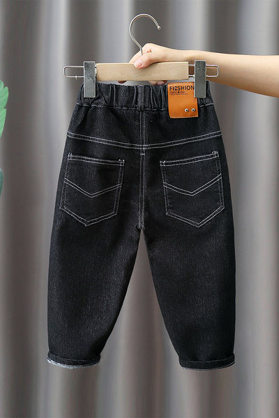 Ležerne dječje traperice s gumbom i džepom