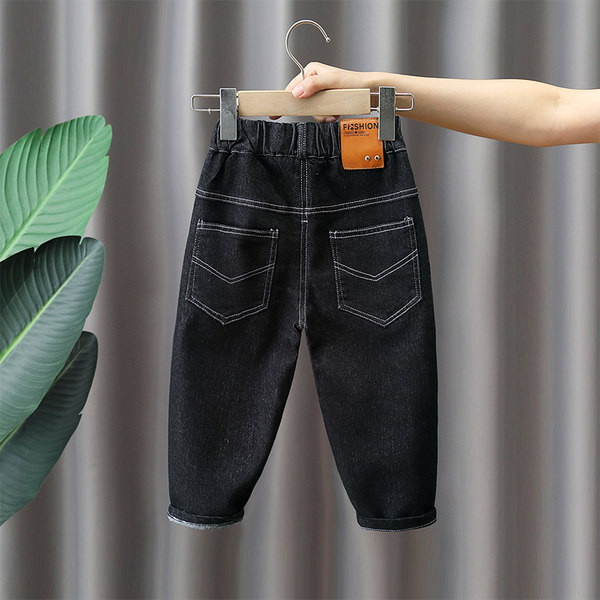 Ležerne dječje traperice s gumbom i džepom