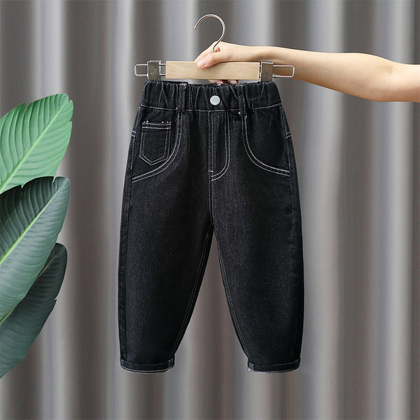 Ležerne dječje traperice s gumbom i džepom