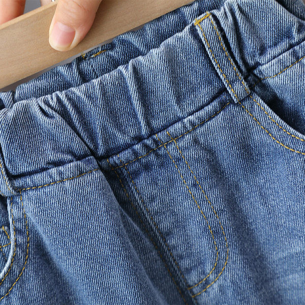 Vaikiški džinsai berniukams su plėšytais motyvais