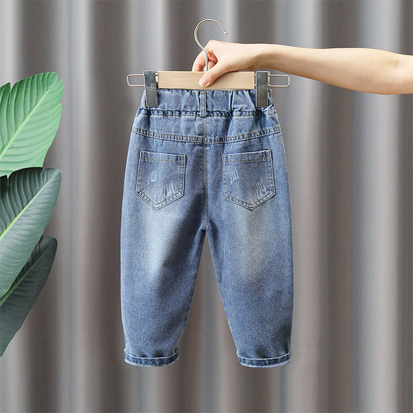 Vaikiški džinsai berniukams su plėšytais motyvais