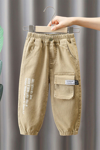 Dječje hlače za dječake u svijetloj i tamnoj boji