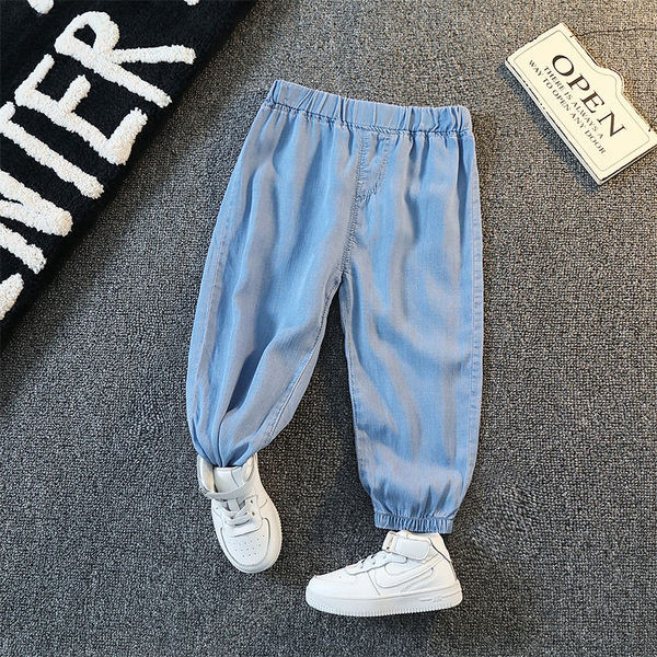 Švaraus modelio džinsai berniukams su tamprėmis ant kojų