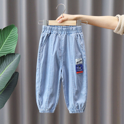 Új modell farmernadrág fiúknak logóval és gumival a szárán