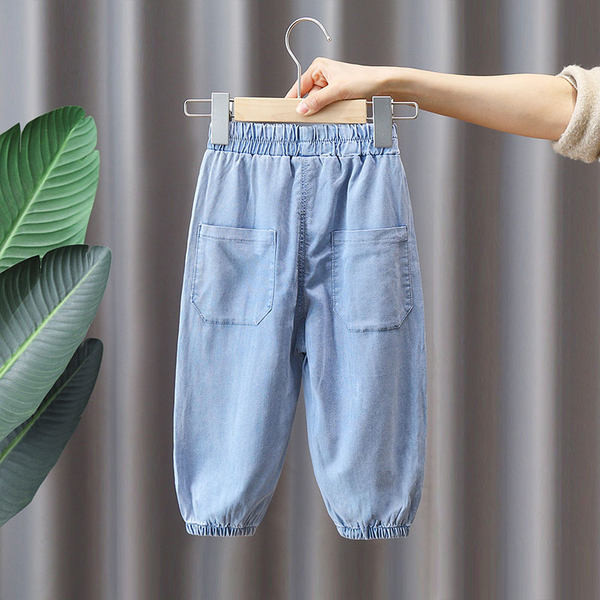 Új modell farmernadrág fiúknak logóval és gumival a szárán