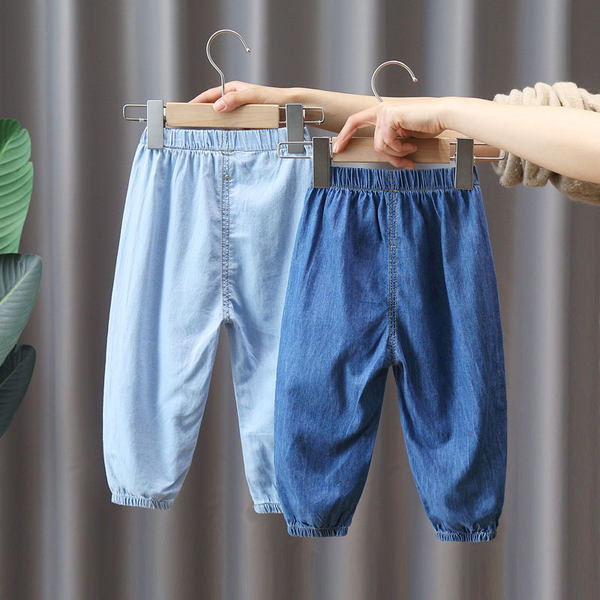 Dječje traperice sa vezicama i poderanim motivima