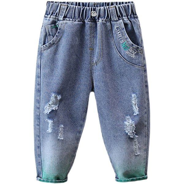 Vaikiški džinsai su išsiuvinėtomis raidėmis ir sagomis