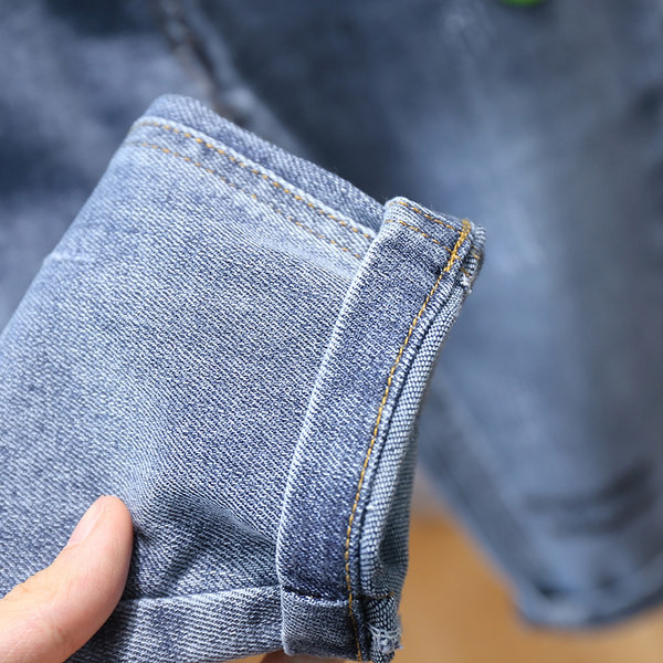 Madingi džinsai berniukams su siuvinėjimais ir kišenėmis