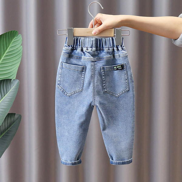 Dječje traperice s džepom i elastičnim remenom