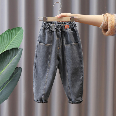 Plačios kojos džinsai berniukams su kišenėmis ir metaliniu elementu