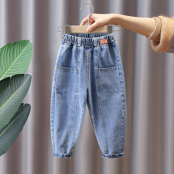 Plačios kojos džinsai berniukams su kišenėmis ir metaliniu elementu