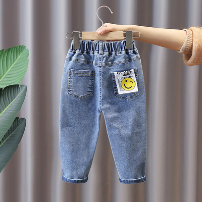 Paprasti džinsai berniukams su kišene ir sagomis