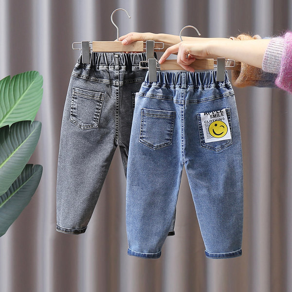 Paprasti džinsai berniukams su kišene ir sagomis