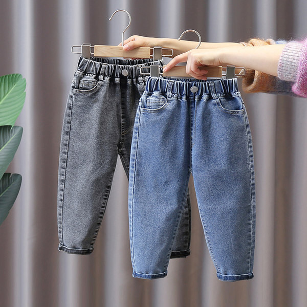 Paprasti džinsai berniukams su kišene ir sagomis