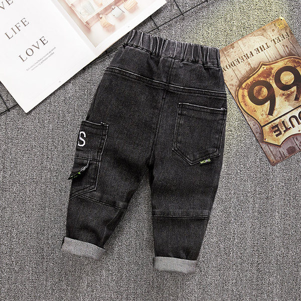 Model nou de blugi pentru baieti cu motive rupte si buzunar