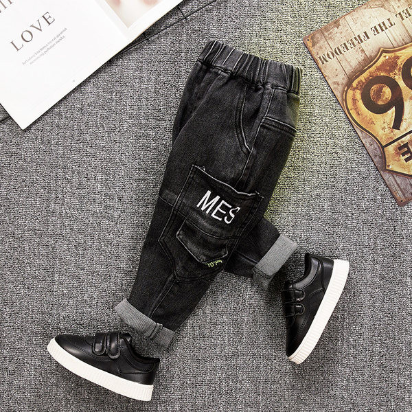 Model nou de blugi pentru baieti cu motive rupte si buzunar