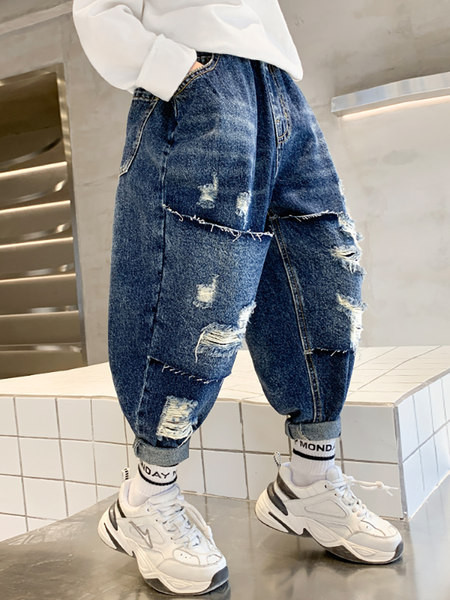 Vaikiški džinsai su plėšytais motyvais ir kišene