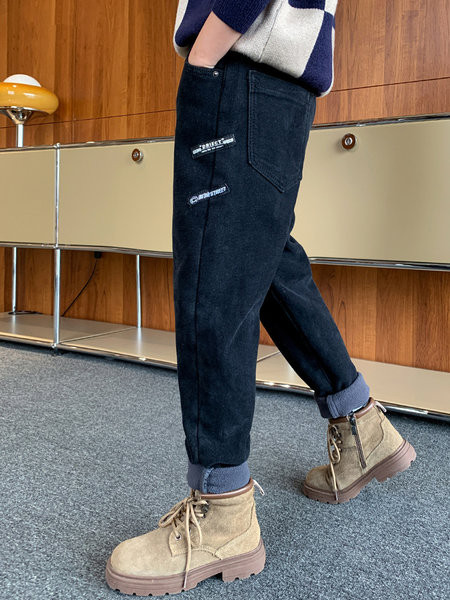 Dječje traperice s džepom i printom