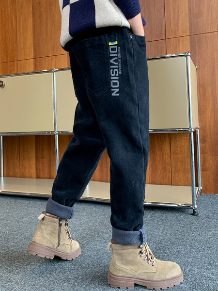 Dječje traperice s džepom i printom