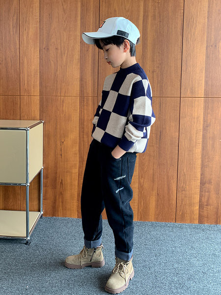 Dječje traperice s džepom i printom